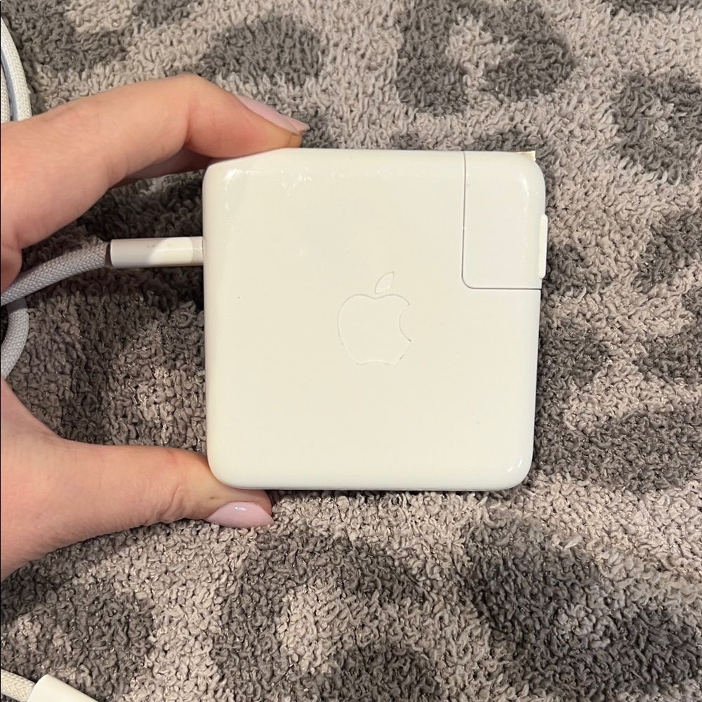 Apple USB-C Power Adapter - Picture 3 of 7